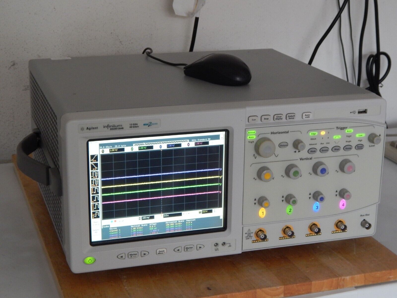 Agilent DSO81304B Digital Signal Oscilloscope 13GHz, 40 GSa/s (DSO81304A) Agilent DSO81304B Digital Signal Oscilloscope 13GHz, 40 GSa/s (DSO81304A)
